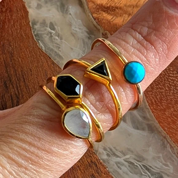 Set of 4 Natural Stone Gold-Plated Rings - Picture 3 of 3